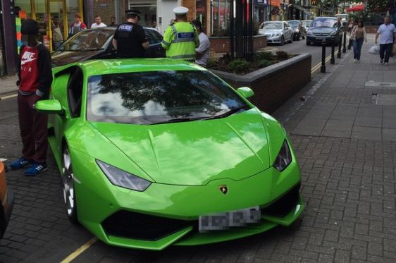 Lamborghini Huracán supercar owner uses DUCT TAPE to patch up damaged motor